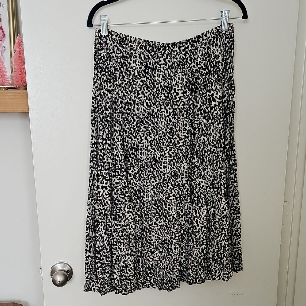Elegant Black and White Women's Skirt